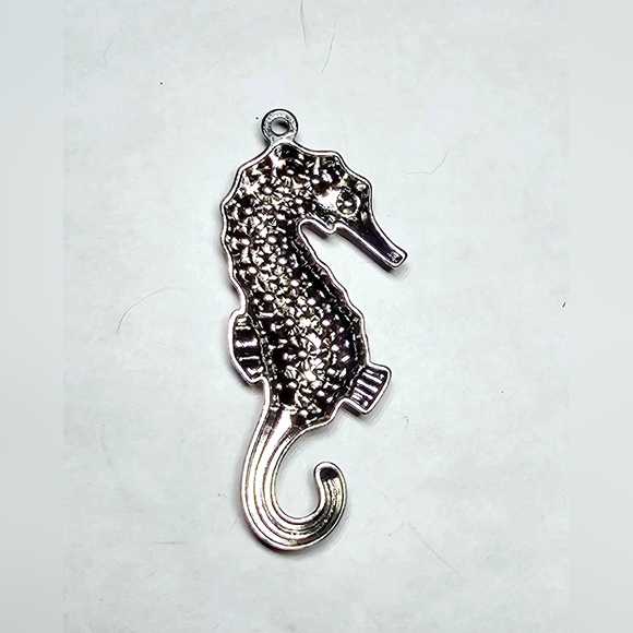Silver tone Aurora borealis studded nautical beach seahorse pendant for necklace - Picture 4 of 5